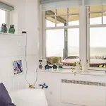 Two-bedroom In V 度假居 *
