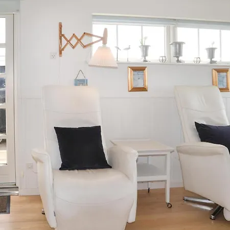 Stunning In V With Kitchen *