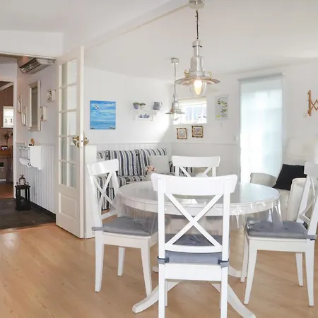 Two-bedroom In V 度假居 *