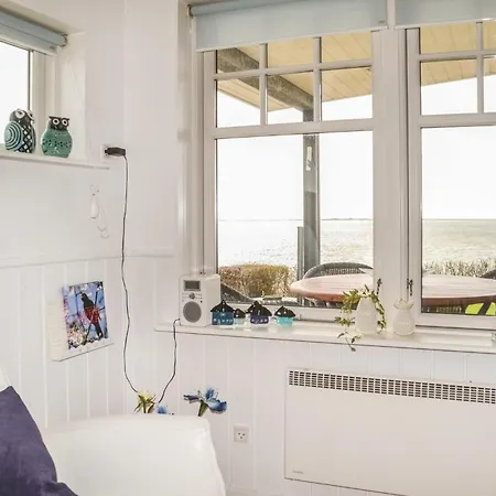 Two-bedroom In V 度假居 *